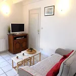 Augustin - Maison Mitoyenne Avec Sa Piscine Privee - 6 Personnes Villa *