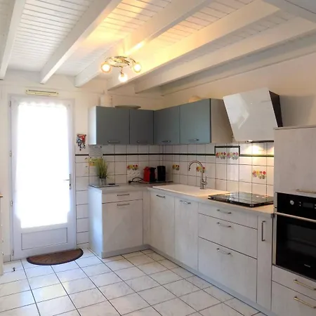 Villa Augustin - Maison Mitoyenne Avec Sa Piscine Privee - 6 Personnes *