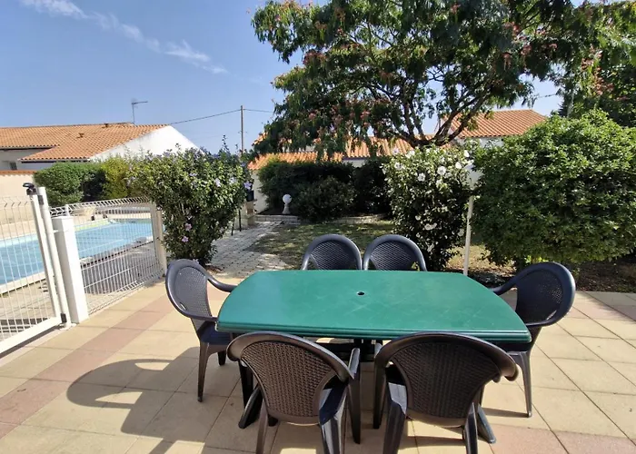 Villa Augustin - Maison Mitoyenne Avec Sa Piscine Privee - 6 Personnes *